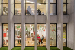 Façana de la residència Colònia Güell