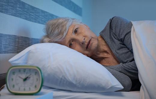 persona gran amb insomni