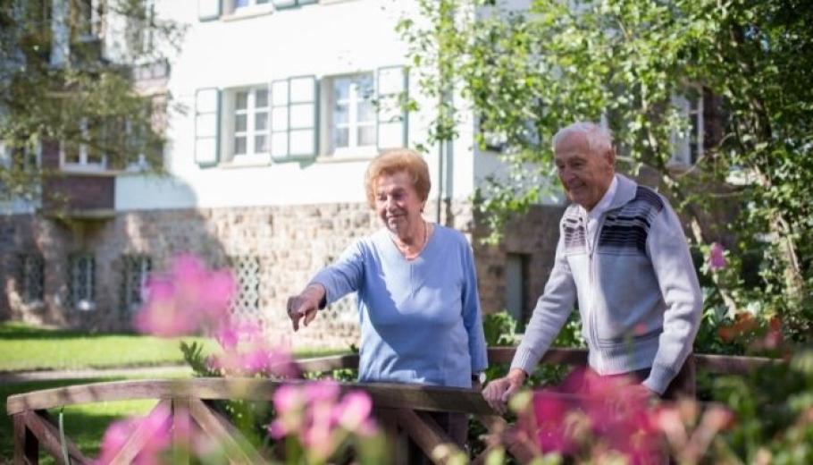 la socialització en la gent gran