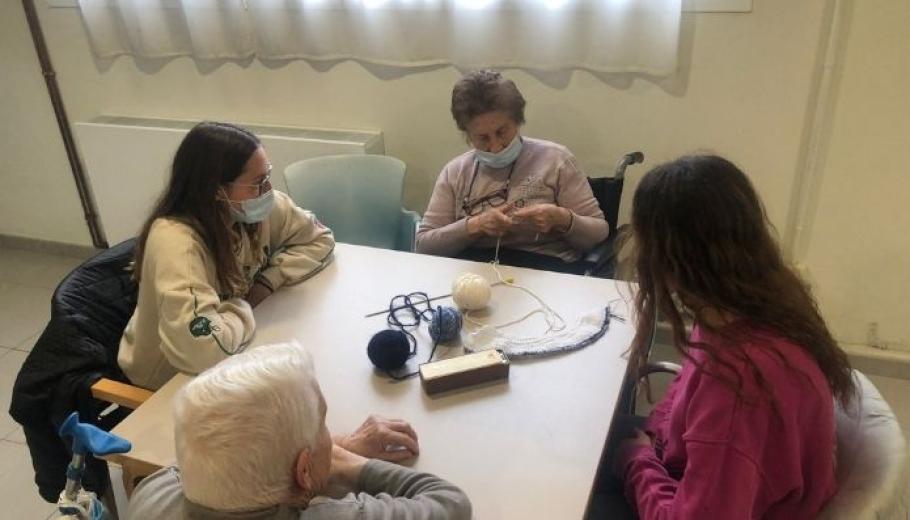 apadrina un avi caritas