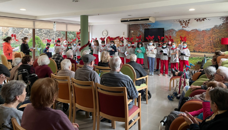 Projectes intergeneracionals i comunitaris en centres residencials