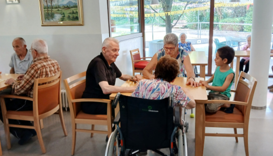 campeonato intergeneracional domino