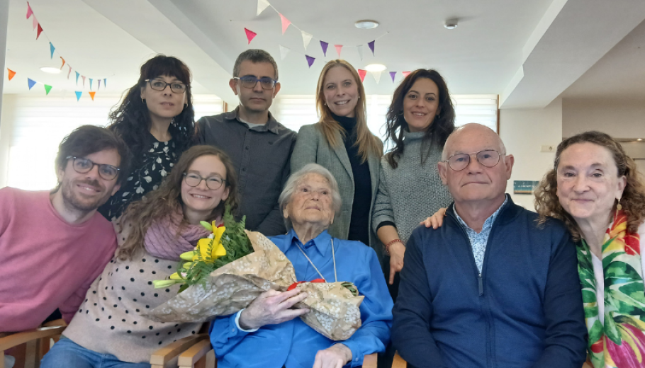 Celebració dels 100 anys de la Maria al Centre Residencial Torreblanca