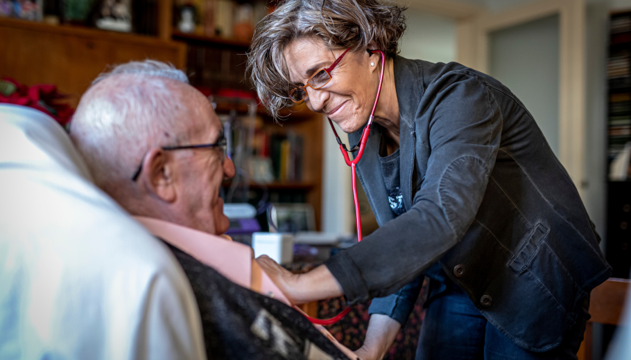 Suara Cooperativa presenta su programa de cuidados paliativos a domicilio