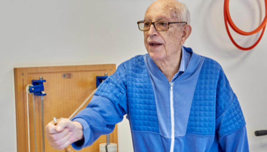 Gent Gran fent exercici