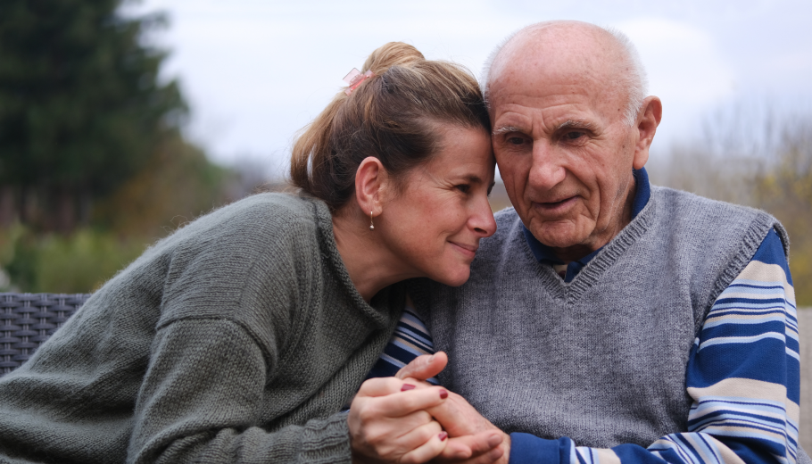Guia pràctica per a famílies: Dubtes habituals sobre l’ingrés en una residència