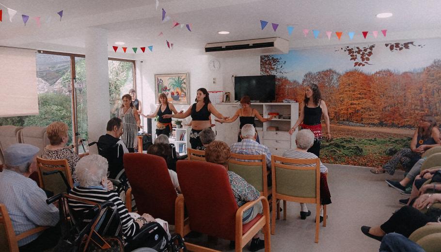 Activitat dansa del ventre Centre Residencial Torreblanca
