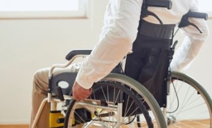 Persona en silla de ruedas 