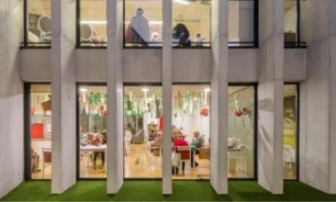 Fachada de la residencia Colonia Güell 