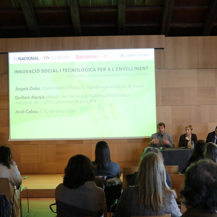 Taula rodona sobre innovació social i tecnològica en les cures