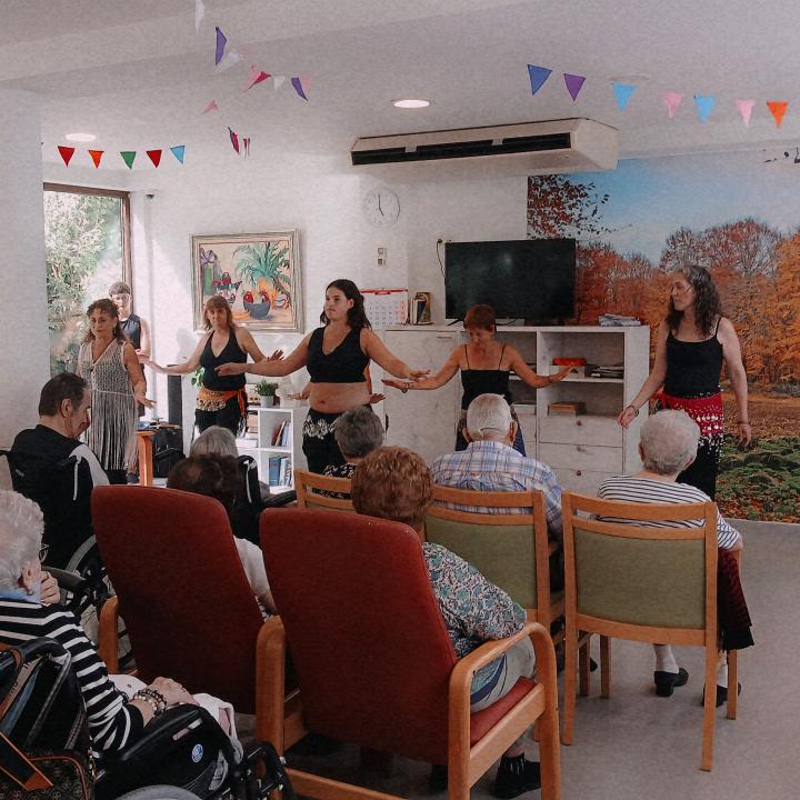Activitat dansa del ventre Centre Residencial Torreblanca