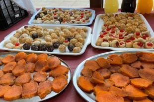 Celebrant castanyada a la residència Torreblanca