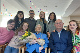 Celebració dels 100 anys de la Maria al Centre Residencial Torreblanca