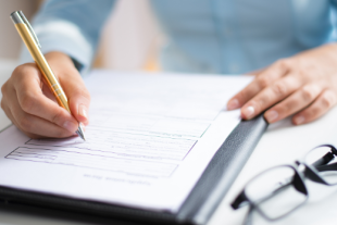 Documentación necesaria para ingresar en una residencia.