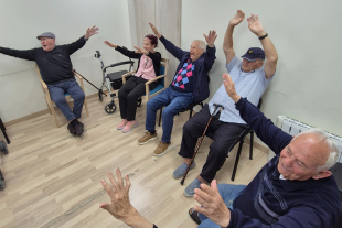 Sesión risoterapia en el Centro de Día Primer de Maig