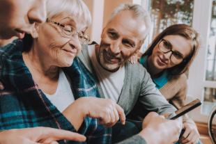 Grup de persones grans 