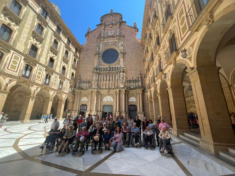 monestir de montserrat persones grans