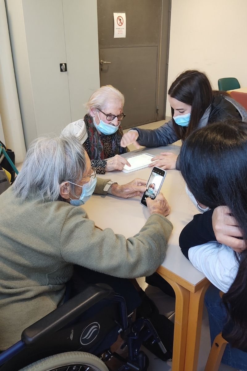 proyecto caritas apadrina un abuelo