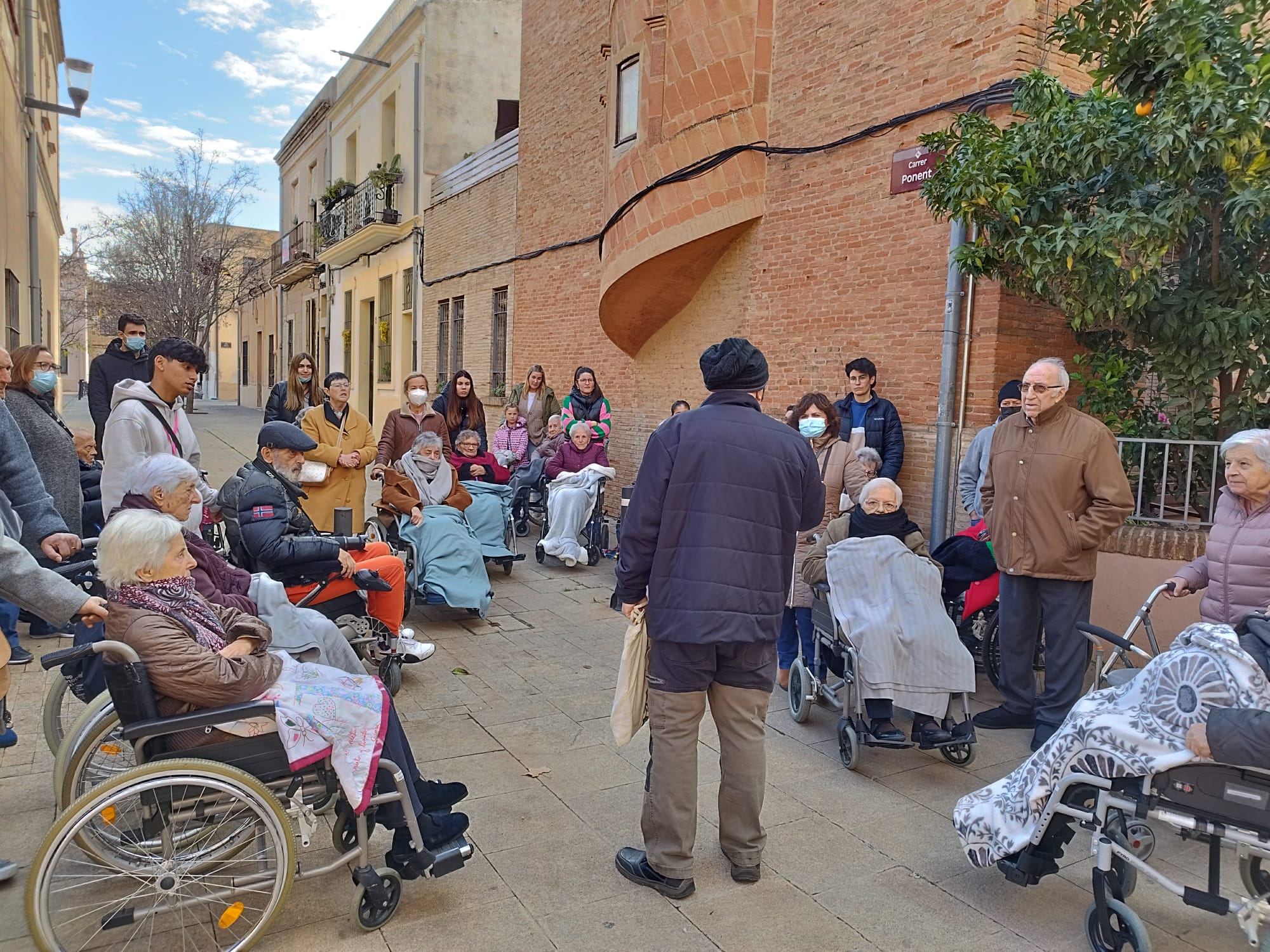 Sortida de la residència colònia Güell