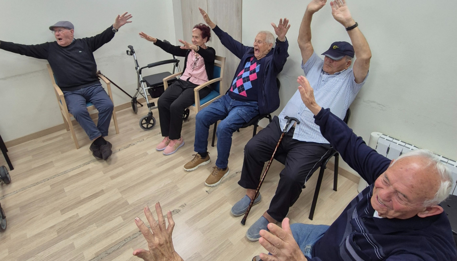 Sessió risoteràpia al Centre de Dia Primer de Maig