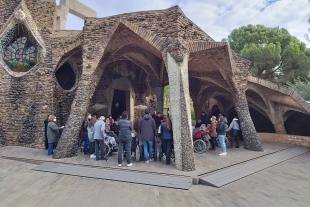Colònia Güell visitando la cripta